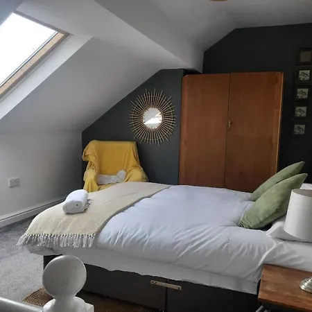 Nice 2 Bedroom Huddersfield Exterior photo