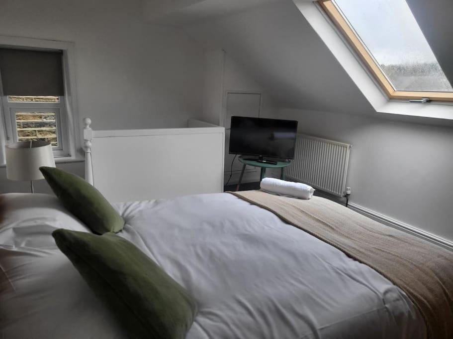 2 Bedroom Holiday home Huddersfield