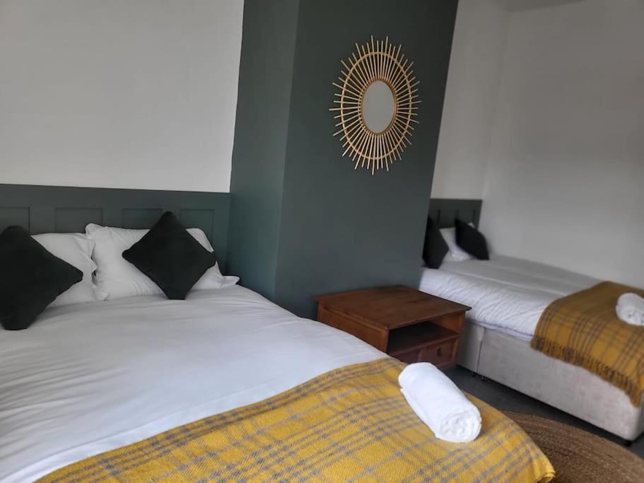 Holiday home 2 Bedroom Huddersfield